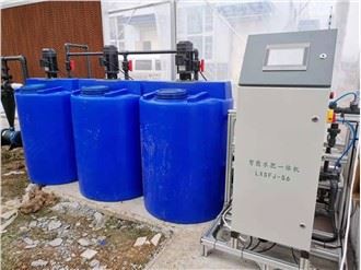 เครื่องให้น้ำและปุ๋ย